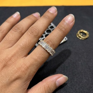 Anillo de Oro Elegante para Mujer, Diseño Minimalista y Estilizado, Joyería Ligera para Uso Diario, Idea de Regalo para Boda, Compromiso o Fiesta - Product Image 2