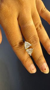 Pendientes de Diamantes con Corte Triangular, Oro Sólido de 18K, Engaste de Garra, Joyería Geométrica Minimalista para Uso Diario de Mujer - Product Image 2