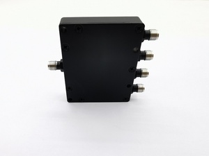 Divisor de Potencia de 4 Vías, 1 Conector SMA de 40 GHz, Divisor RF de Bajo PIM con Amplificador, Montaje en Panel, Caja Negra - Product Image 3