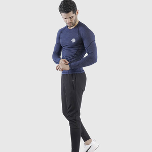Camiseta de manga larga negra de doble capa de alta calidad y estilo moderno para hombre, con hombros caídos y tejido grueso. - Product Image 2