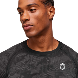 Camiseta de Compresión de Manga Larga sin Costuras para Hombre, Color Negro Carbón, Corte Ajustado, para Gimnasio, Entrenamiento, Rendimiento Atlético - Product Image 4