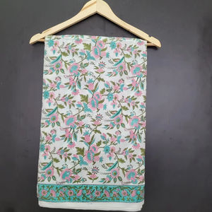 Tissu en coton tricoté imprimé à la main, motif Mughal Butta, doux, léger et large, pour robes et couture pour filles et femmes, idéal comme cadeau - Product Image 1