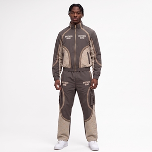 Conjunto deportivo de dos piezas para hombre, chándal negro con monograma jacquard, chaqueta cortavientos con ribetes blancos y pantalones deportivos, estilo streetwear. - Product Image 6