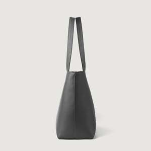 Sac à main en cuir pour femmes, grande capacité, sac à bandoulière décontracté, élégant, sac de travail et de voyage pour un usage quotidien - Product Image 1
