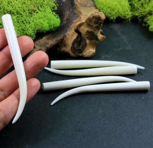 Colgante de hueso de búfalo ecológico tallado a mano con forma de colmillo largo, imitación antigua, para fabricación de collares al por mayor - Product Image 5