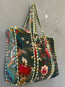 Bolso de hombro clásico de terciopelo estampado con acabado elegante y amplio espacio - Product Image 3
