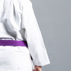 Tenue de Jiu-Jitsu pour homme en tissu respirant, idéale pour les longues séances d'entraînement et les combats. - Product Image 3