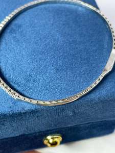 Pulsera de tenis flexible de lujo en oro blanco de 9K con diamantes cultivados en laboratorio de corte brillante, pulsera de tenis premium con diamantes redondos. - Product Image 3