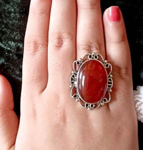แหวนพลอยคาร์เนเลียนรูปวงรีขนาดใหญ่ แหวนทำมือประดับพลอยสีส้มธรรมชาติ ของขวัญเครื่องประดับสำหรับเธอ เงินแท้ - Product Image 2