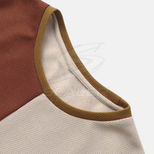 Camiseta de Hombre con Estilo Único, Tela Suave al Tacto y Diseño de Color Sólido que Ofrece un Look Casual y Moderno - Product Image 3