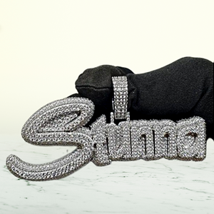 Colgantes Personalizados ICEDJEWELZ de Plata de Ley 925 Chapados en Oro con Moissanita, Estilo Hip Hop Unisex, Joyería Certificada IGI - Product Image 4