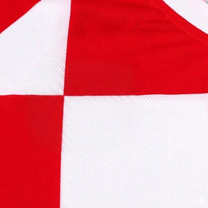 Uniformes de Fútbol Personalizados de Alta Calidad, Transpirables, Ligeros y Ecológicos, con Cuello en V, Manga Corta, 100% Poliéster, 20 Unidades - Product Image 4