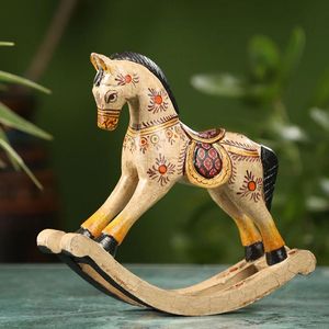 Statue décorative de cheval en bois pour centre de table, étagère de salon et accent de table - Product Image 1