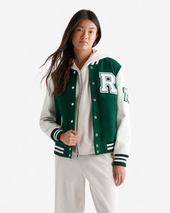 Veste universitaire à capuche verte et blanche avec imprimé lettres, style preppy, coupe classique, fermeture boutonnée recouverte, logo sérigraphié sur le devant - Product Image 1