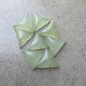 Aventurine verte naturelle AAA+ en forme de triangle, cabochon à dos plat, calibrée pour la fabrication de bijoux - Product Image 5