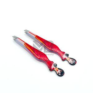Pinzas de Cejas Personalizadas con Puntas Cuadradas, Diseño Red Lady, Duraderas para un Uso Preciso, Alta Calidad - Product Image 5