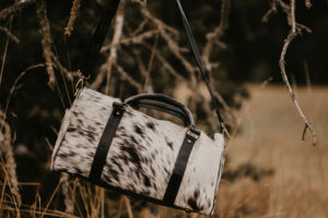 กระเป๋าเดินทางหนังวัวแท้ลายขนวินเทจ กระเป๋าสะพายข้าง กระเป๋าถือสุดสัปดาห์ ทนทาน แข็งแรง รุ่น LHTB-0028 - Product Image 6