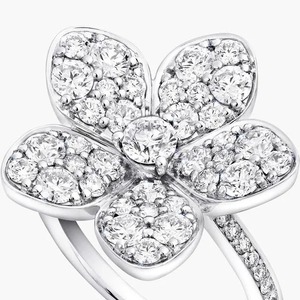 Anillo de Diamantes de Alta Gama con Forma de Flor – Elegante Joyería de Lujo para Mujer, Anillo de Diamantes con Diseño Floral de 5 Pétalos – Ideal para Bodas - Product Image 1