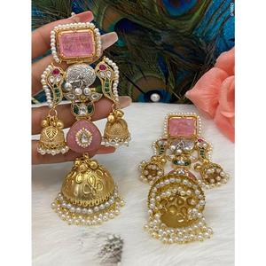 Boucles d'oreilles longues de qualité supérieure, finition or, aspect pierre Kundan, pour femmes et filles, collection pour soirées et fêtes. - Product Image 2