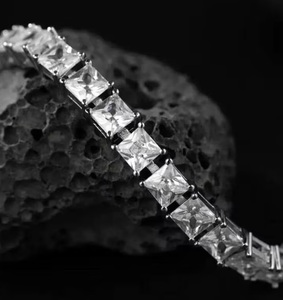 Bracelet tennis de luxe en moissanite taille princesse, style hip-hop, serti de pierres, aspect diamant or blanc, chaîne de poignet - Product Image 4