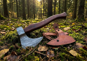 FORGE HIDE - Hache de Damas, Hache Viking avec fourreau – Petite hache, Hache de camping avec manche en bois courbé, Hache à fendre le bois - Product Image 4