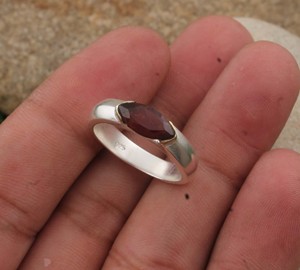 Anillo de Plata de Ley 925 con Granate Rojo Corte Marquesa, Anillo con Gema Roja Natural Corte Marquesa, Joyería Fina Hecha a Mano al por Mayor para Mujer - Product Image 3