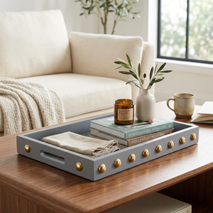 Plateau de service rectangulaire en bois gris fait main avec des clous dorés, plat décoratif moderne, vaisselle en bois durable - Product Image 2