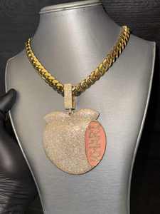 Colgante de Plata de Ley 925 de Lujo para Mujer, Estilo Hip Hop, Completamente Cubierto de Diamantes Moissanite, Personalizable - Product Image 3