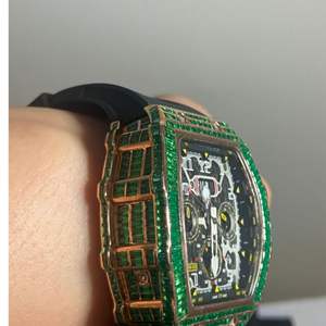 Reloj de Joyería Hip Hop con Diamantes Moissanite Cultivados en Laboratorio, Corte Redondo VVS, Correa de Goma, Reloj Mecánico Hecho a Mano - Product Image 2