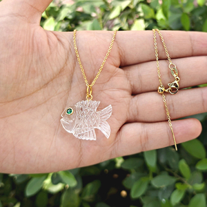 Colgante de pez tallado en cristal de cuarzo al por mayor con ojo de circonita verde, piedra de nacimiento de abril, joyería ligera de latón chapado en oro para mujer - Product Image 4