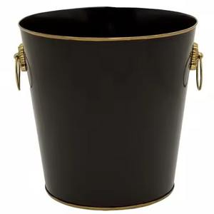 Poubelle en métal de luxe, conçue avec une esthétique moderne pour un rangement décoratif dans le salon, la chambre, la cuisine et les maisons. - Product Image 3