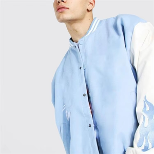 Chaqueta Bomber Varsity de Béisbol Personalizada al por Mayor con Logotipo y Diseño Personalizados, Color Azul Claro, Hombros Caídos, Bordado con Letras, para Hombre - Product Image 4