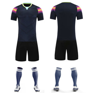 Tenue de football unisexe, nouveau design, haute qualité, vêtements de sport fabriqués en usine, ensemble de maillots de football unisexe par sublimation - Product Image 1