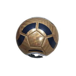 Ballon de football en caoutchouc à logo classique, design robuste, cousu à la machine, très demandé - Product Image 6