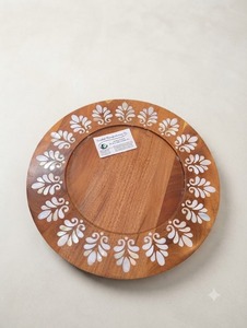 Plato Redondo de Madera para Servir, Hecho a Mano, Grabado, Plato Decorativo para la Mesa de Bodas y Fiestas - Product Image 2