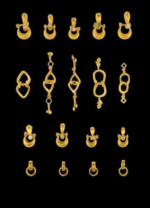 Boucles d'oreilles Bugadi en or massif, bijoux ethniques indiens raffinés, piercing hélix 22K, boucles d'oreilles supérieures en or véritable pour mariée Marathi - Product Image 3