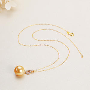 Collar con Colgante de Perla de Agua de Mar de Nanyang de 18K, Redonda, con Ligeras Imperfecciones, Cadena Fina para Clavícula - Product Image 1