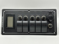 Panneau de commutation à 5 interrupteurs à bascule 12V DC avec protection contre les surcharges, voltmètre et prise de courant, idéal pour voitures, camions, bateaux, camping-cars
