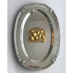 Grande assiette ovale de service de haute qualité en laiton, avec bordure décorative personnalisée, pour usage hôtelier. - Product Image 4