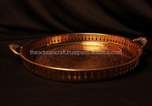 Bandeja de Latón Pulido Regal con Asas - Diseño Moderno y Duradero de Artesanía - Product Image 4