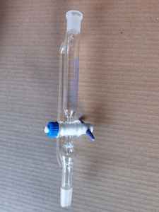 Entonnoir de Buchner en verre borosilicaté à égalisation de pression avec robinet PTFE, 10 ml, bleu/transparent, pour séparation de liquides en laboratoire - Product Image 4