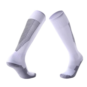 Chaussettes de sport mi-hautes pour hommes, motif rayé, respirantes, en polyester et élasthanne tricotés, pour l'été et le sport - Product Image 1