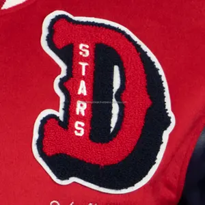 Chaqueta Universitaria de Invierno Negra Res Combo con Cuello Alto, Cuerpo 100% Lana, Bordado Chenille con Logotipo Frontal - Product Image 4