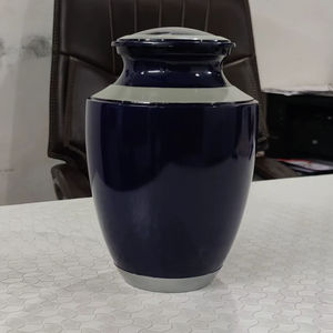 Urna de estilo americano con diferentes diseños utilizada para guardar recuerdos. - Product Image 1