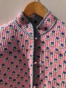 เสื้อแจ็คเก็ตผู้หญิงลายดอกไม้สไตล์โบฮีเมียนทำมือจากผ้าฝ้ายเย็บลายพิมพ์ลายบล็อกพร้อมเชือกผูกปิดด้านหน้าแบบดิบ - Product Image 3