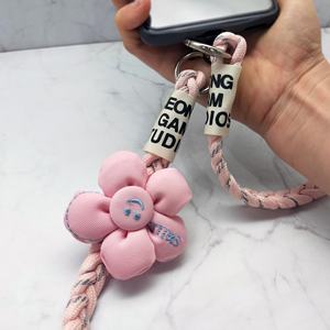 Correa de Teléfono Trenzada de Nailon y Metal, Resistente y Portátil, Diseño de Flor de Cinco Pétalos, Suave, Mantiene el Teléfono Seguro, Agrega un Toque Divertido al Look Diario - Product Image 6