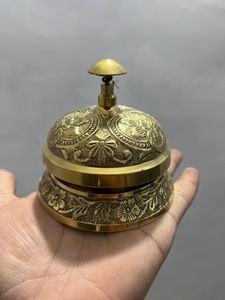 กระดิ่งตั้งโต๊ะทองเหลืองทำมือ สำหรับโต๊ะล็อบบี้โรงแรมและใช้เรียกแขก ด้วยรูปลักษณ์ตกแต่งแบบคลาสสิก - Product Image 4