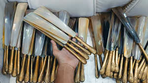 ฮอร์นรองเท้าทองเหลืองโบราณออกแบบได้ตามต้องการมีสไตล์สัตว์ดีไซน์รูปควายงานฝีมือขัดเงา - Product Image 4