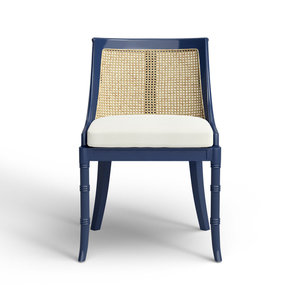 Silla lateral de madera maciza Melrose para sala de estar en opciones de color azul natural/prusiano/blanco - Product Image 1