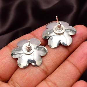 ต่างหูดอกไม้ทำมือจากอเมทิสต์ เงินแท้ 925 เครื่องประดับพลอยธรรมชาติ หินสีม่วง ต่างหูสำหรับผู้หญิง ของขวัญ - Product Image 2